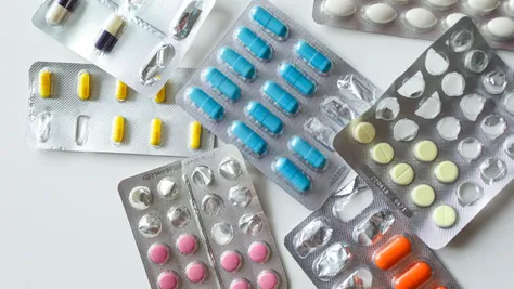 Vláda schválila nové povinnosti pro zajištění dostupnosti léků – je trh připraven?