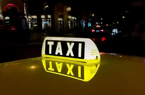Aplikace místo taxametru a nálepka místo svítilny – legalizace taxi alternativ