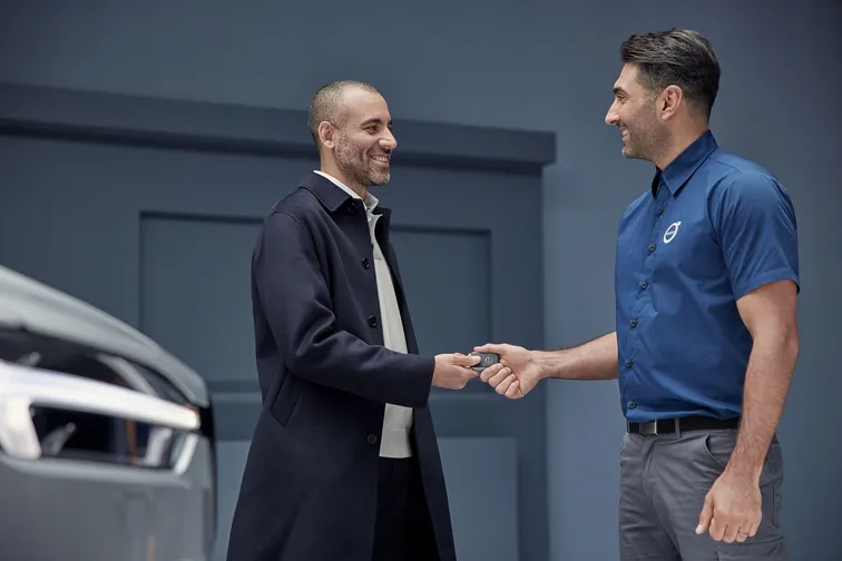 Where is the boundary between franchising and selective distribution in motor vehicle sales?